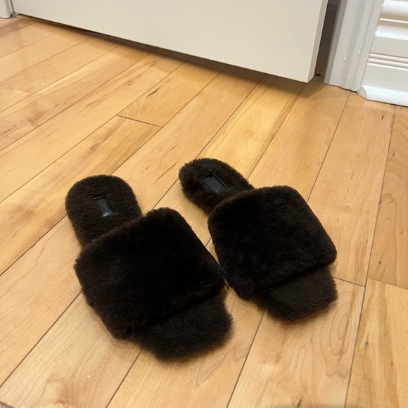 BNIB Aeyde Shearling Slides - Picture 1 of 6